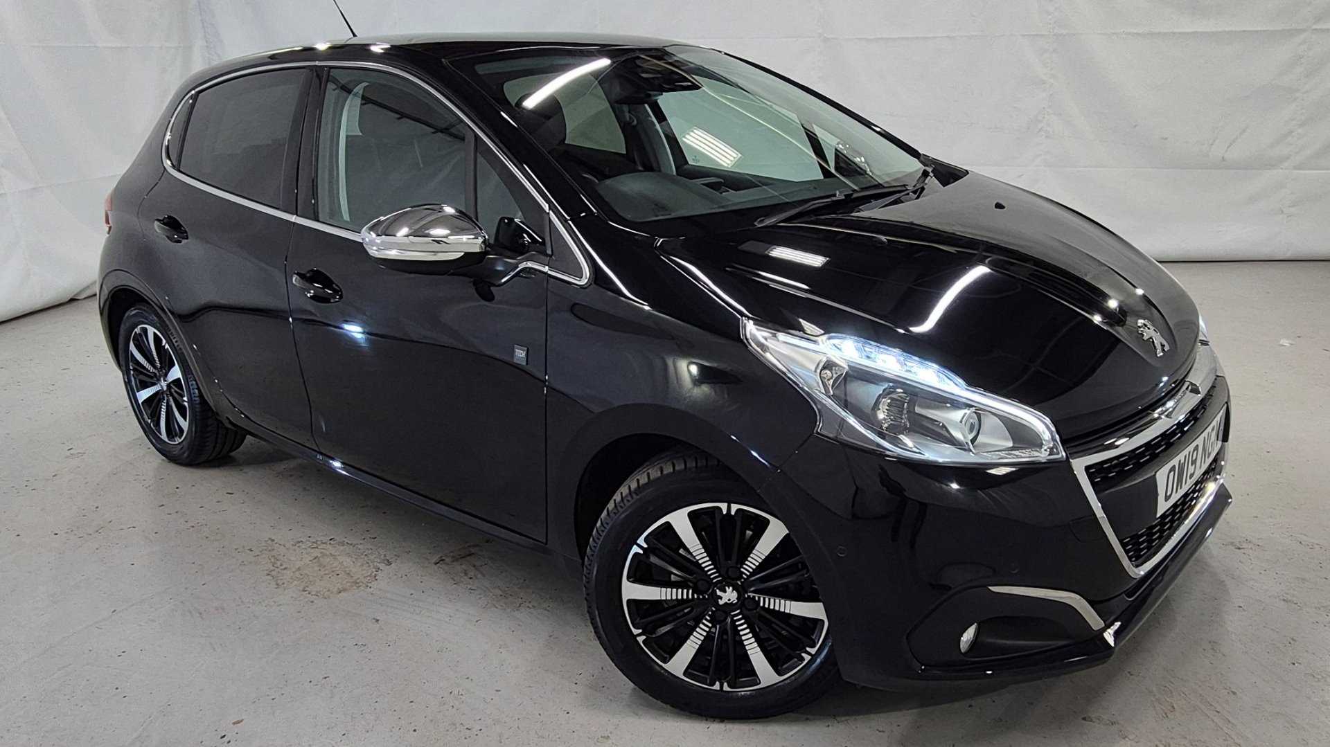 Main listing image - Peugeot 208