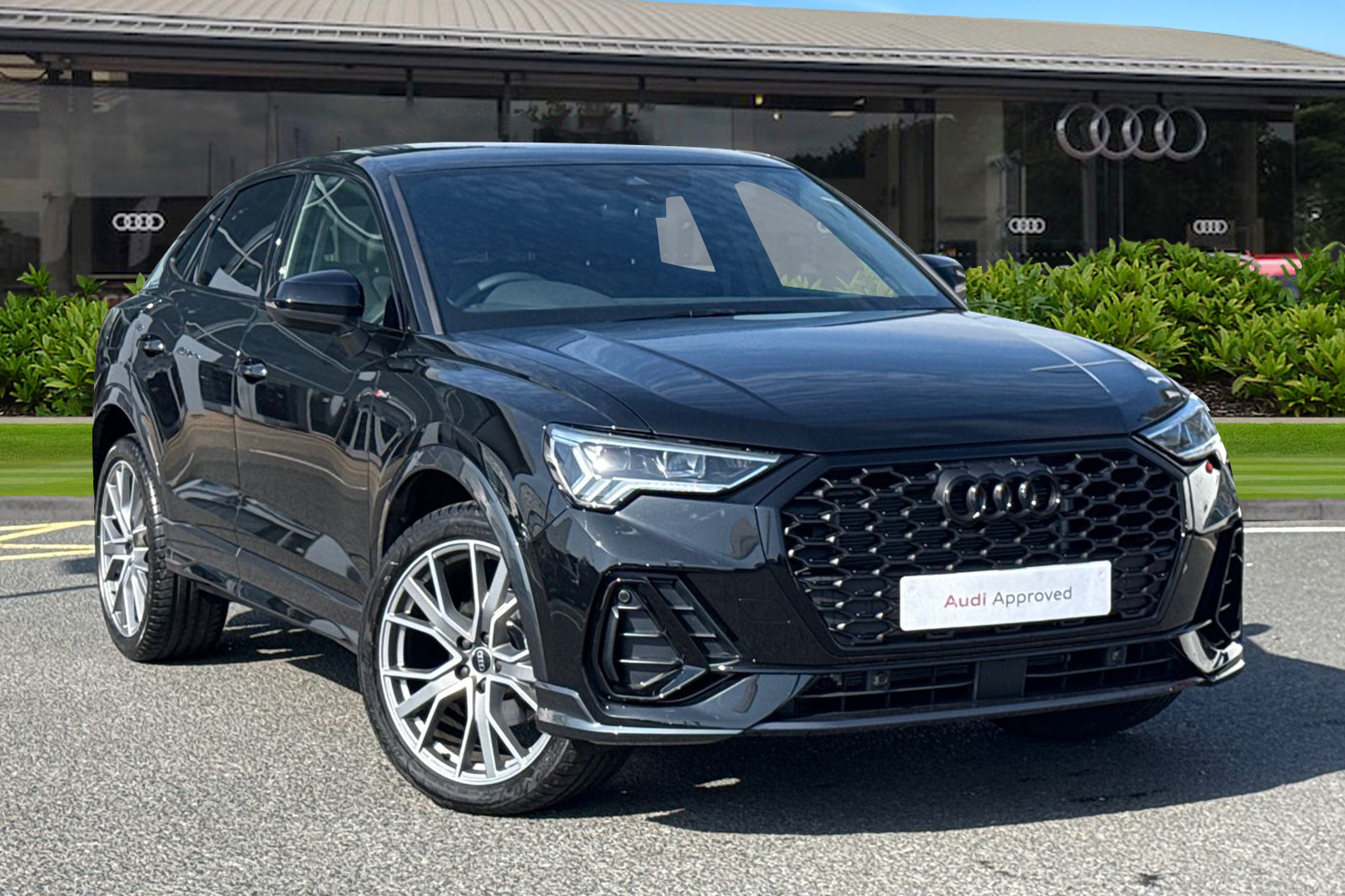 Main listing image - Audi Q3
