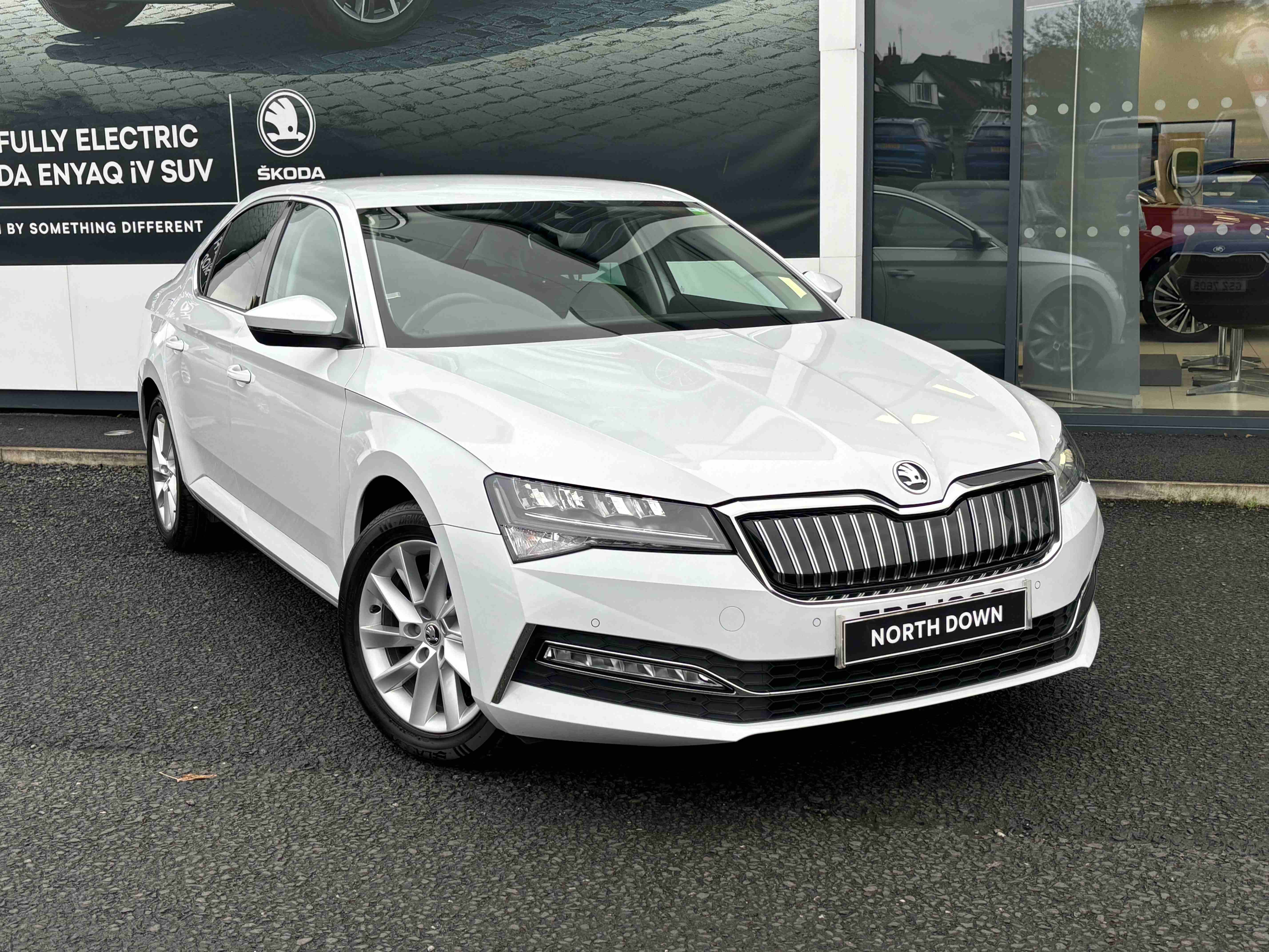 Main listing image - Skoda Superb