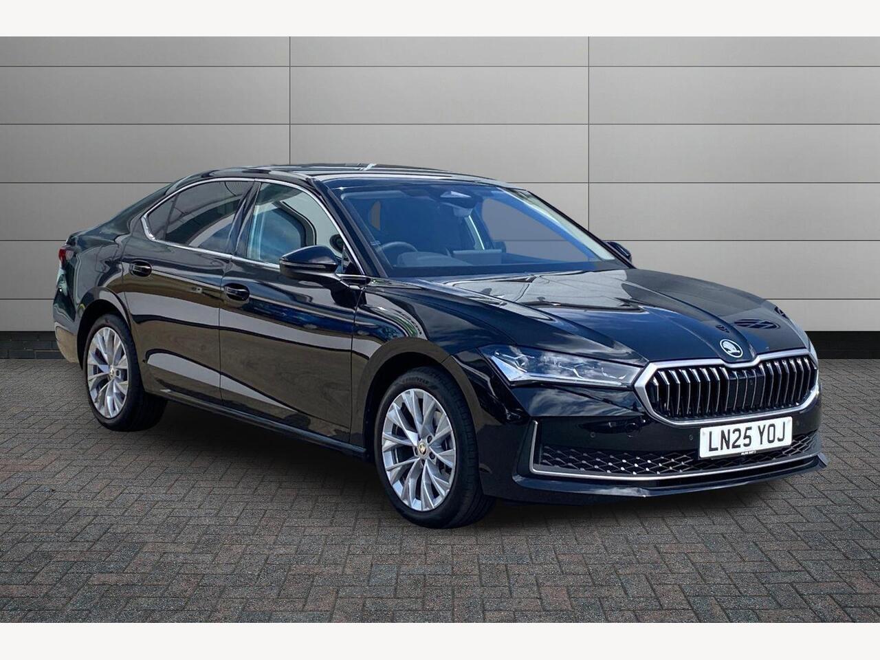 Main listing image - Skoda Superb