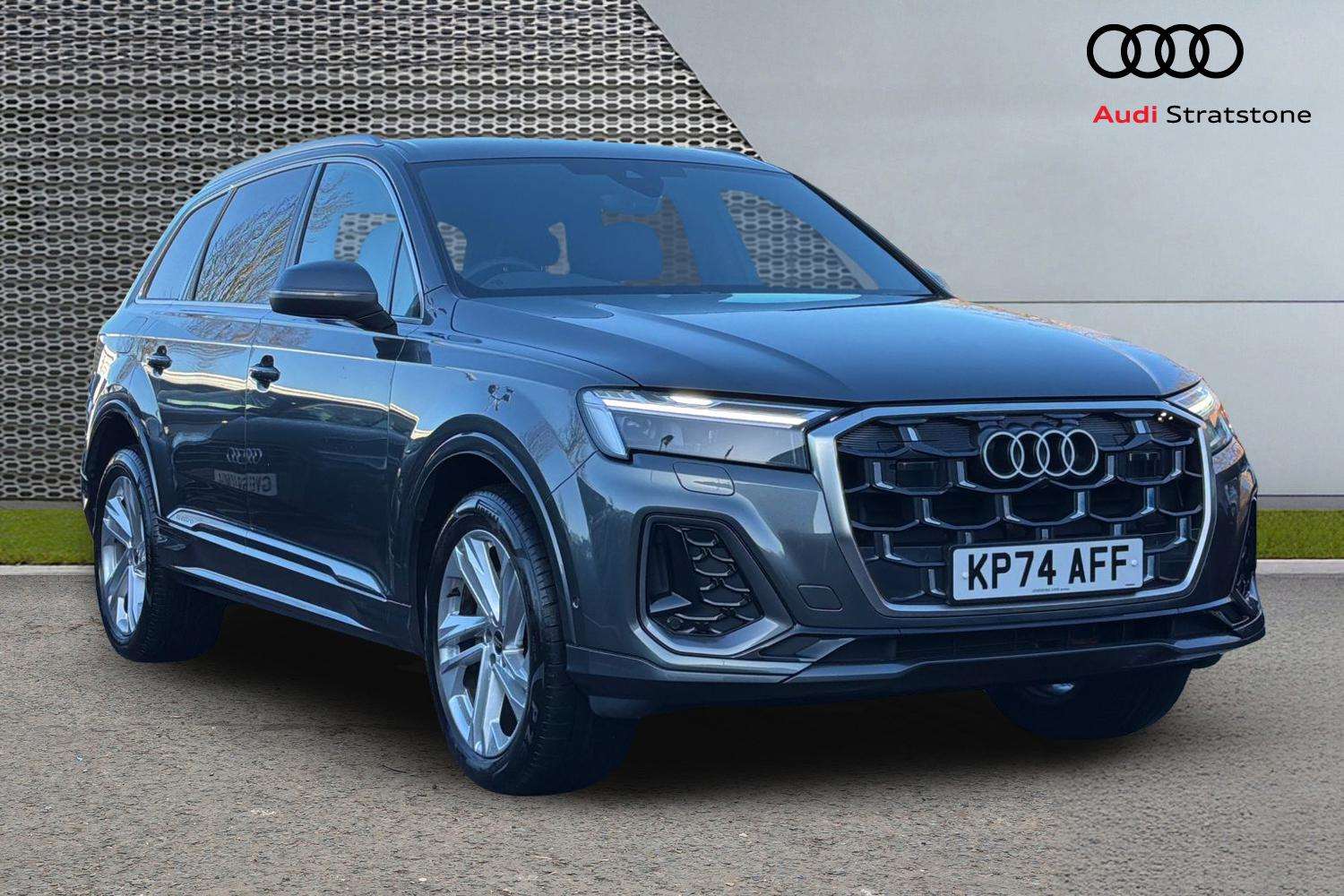 Main listing image - Audi Q7