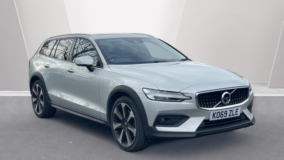 Main listing image - Volvo V60 Cross Country