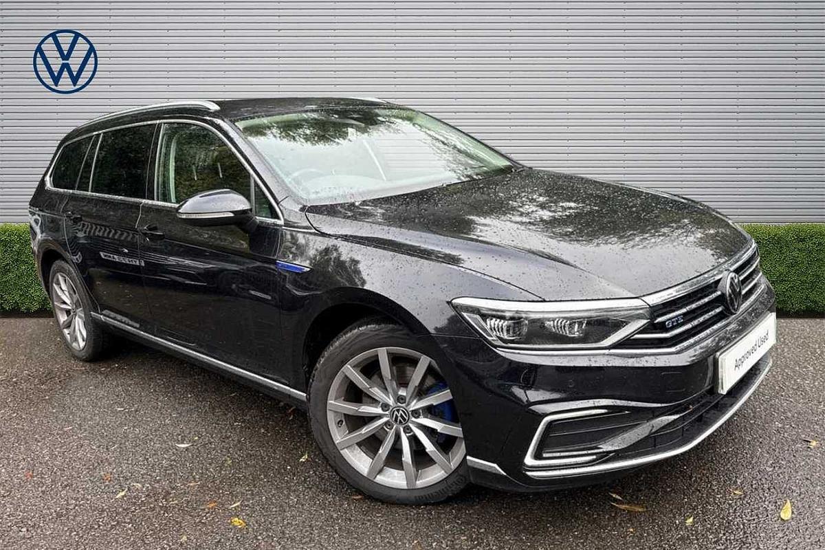 Main listing image - Volkswagen Passat