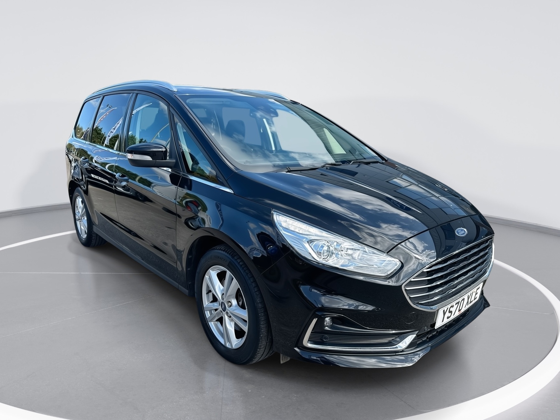 Main listing image - Ford Galaxy