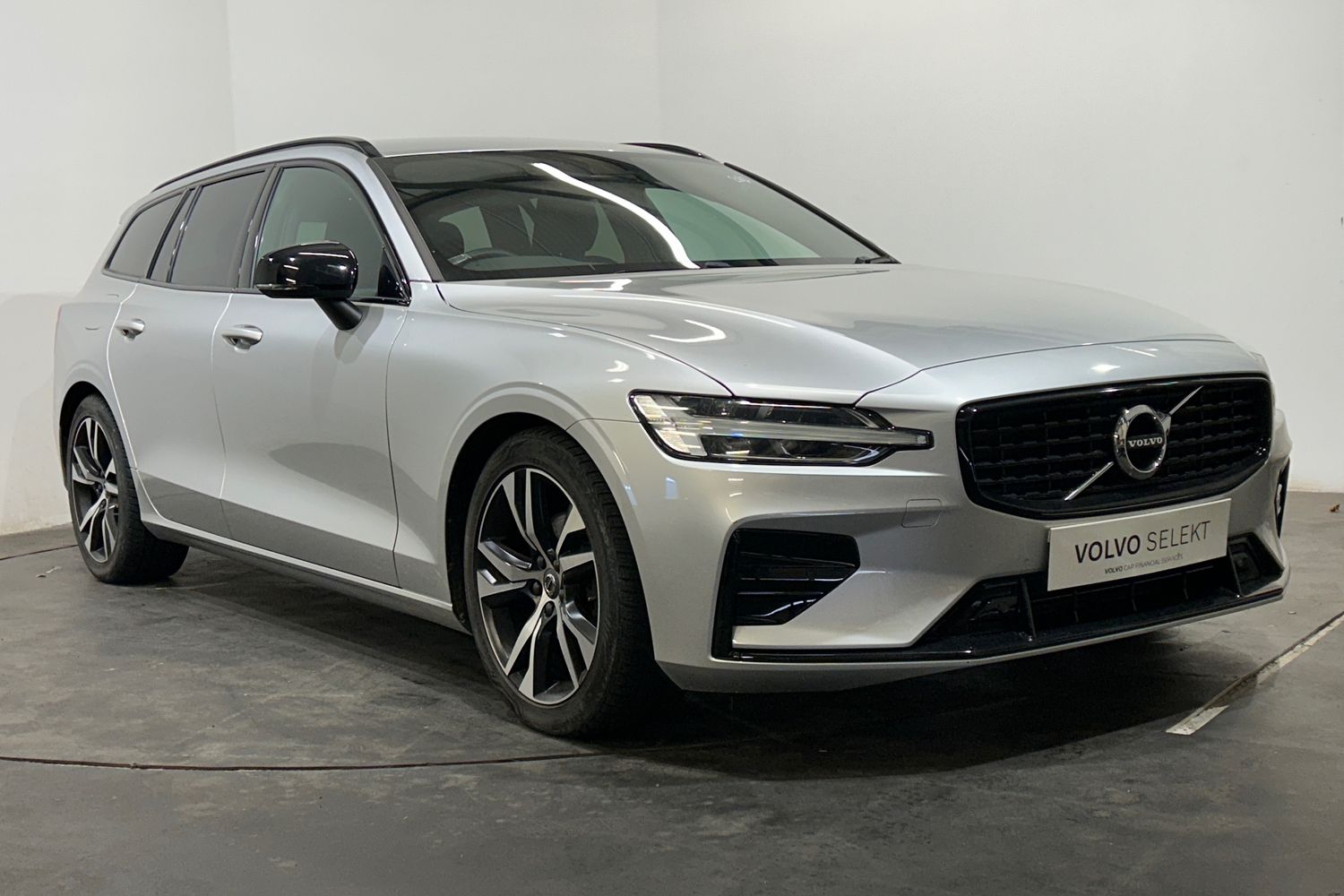 Main listing image - Volvo V60
