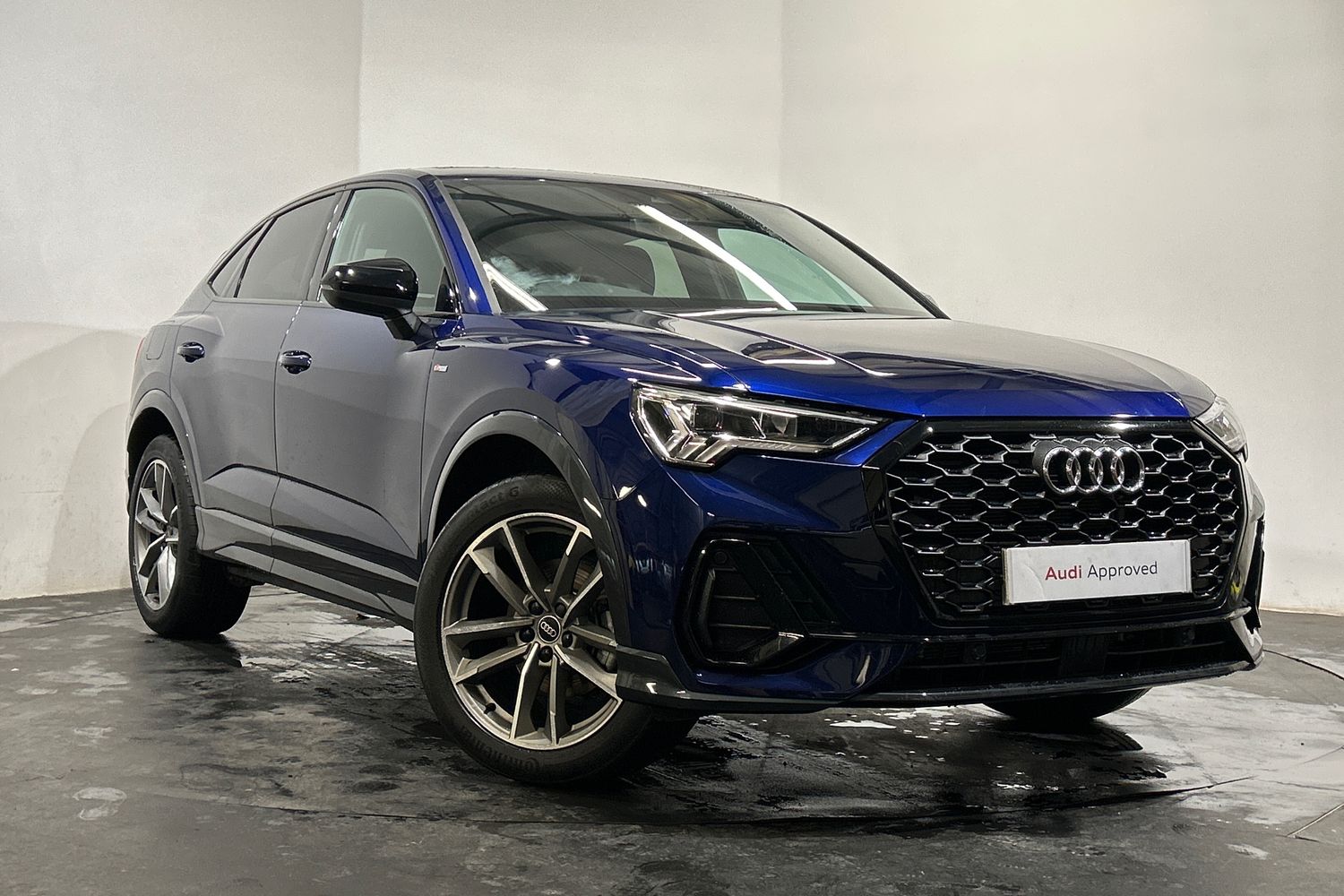 Main listing image - Audi Q3