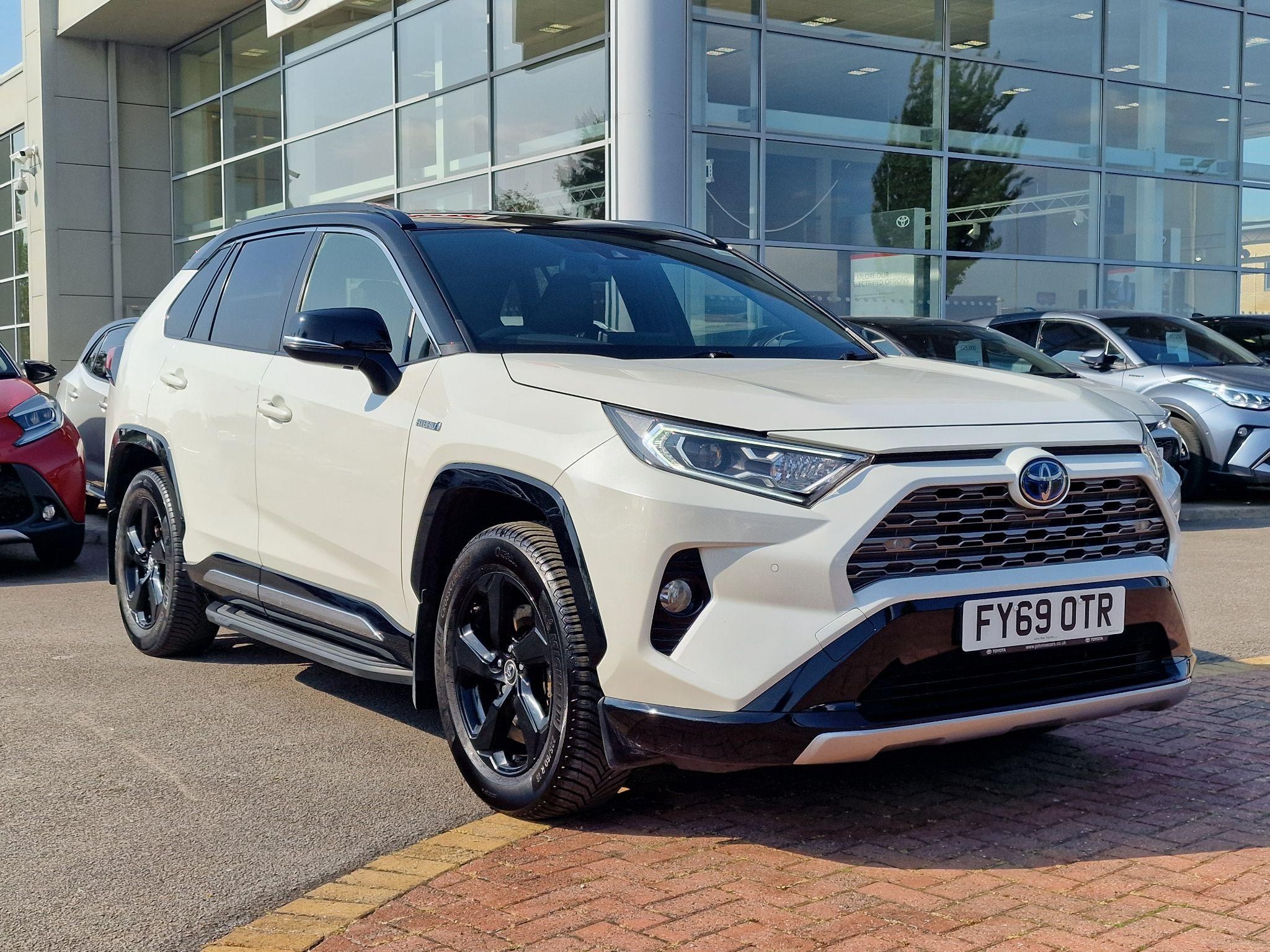 Main listing image - Toyota RAV4