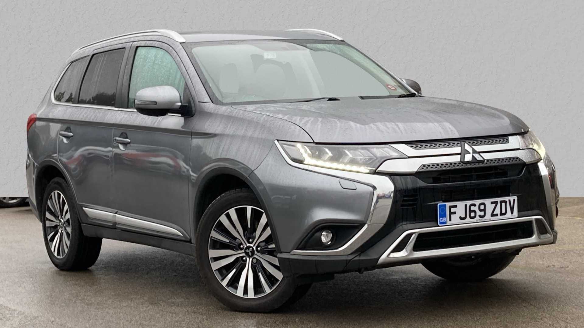 Main listing image - Mitsubishi Outlander