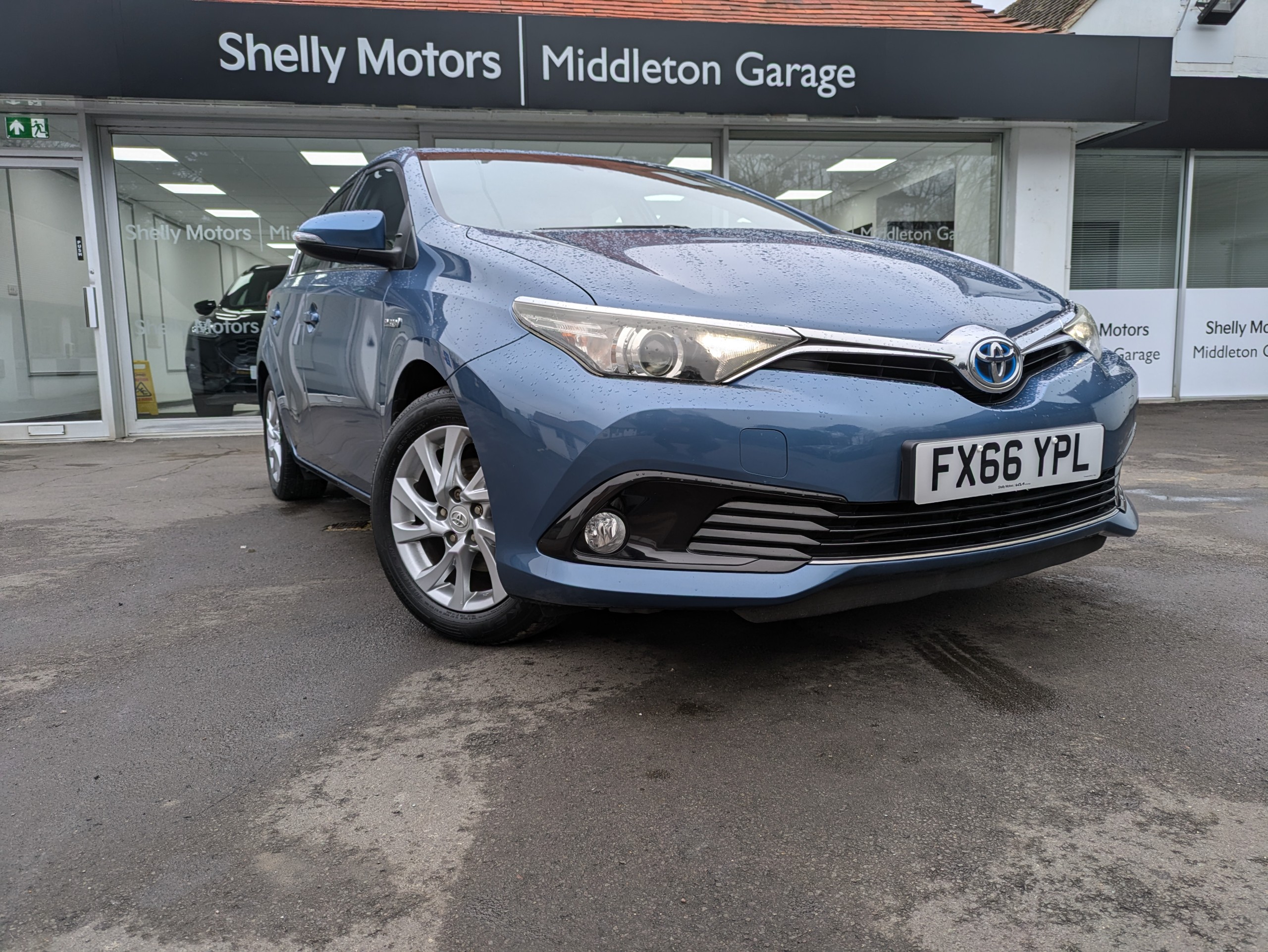 Main listing image - Toyota Auris