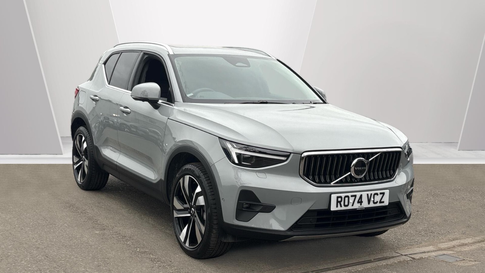 Main listing image - Volvo XC40