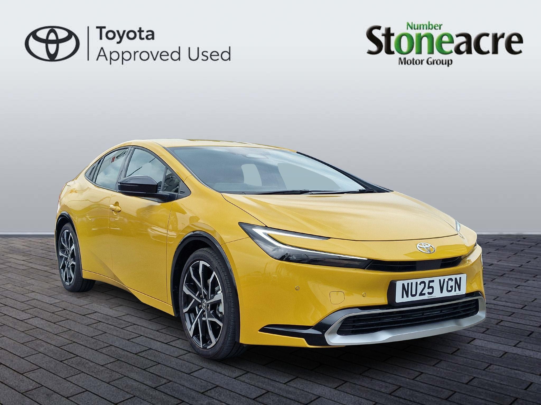 Main listing image - Toyota Prius Plug-In