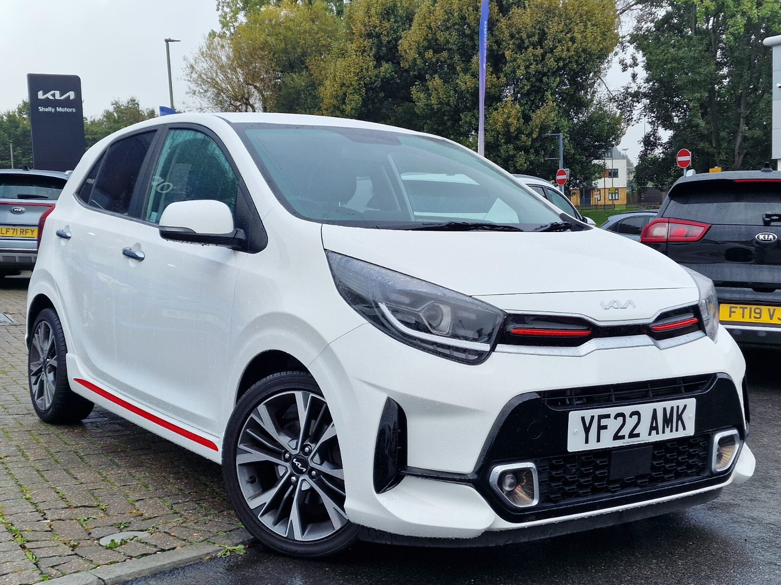 Main listing image - Kia Picanto