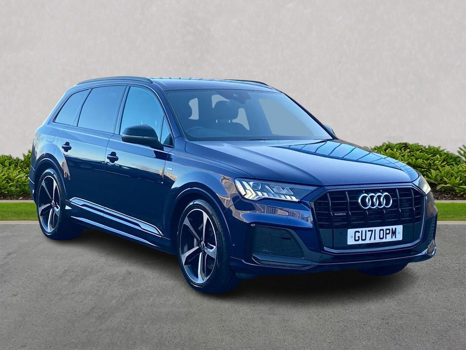 Main listing image - Audi Q7