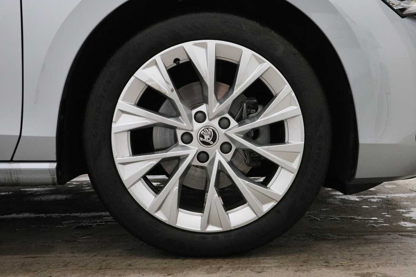 Main listing image - Skoda Superb Estate
