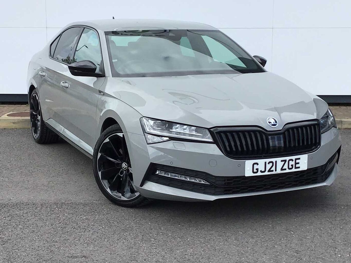 Main listing image - Skoda Superb