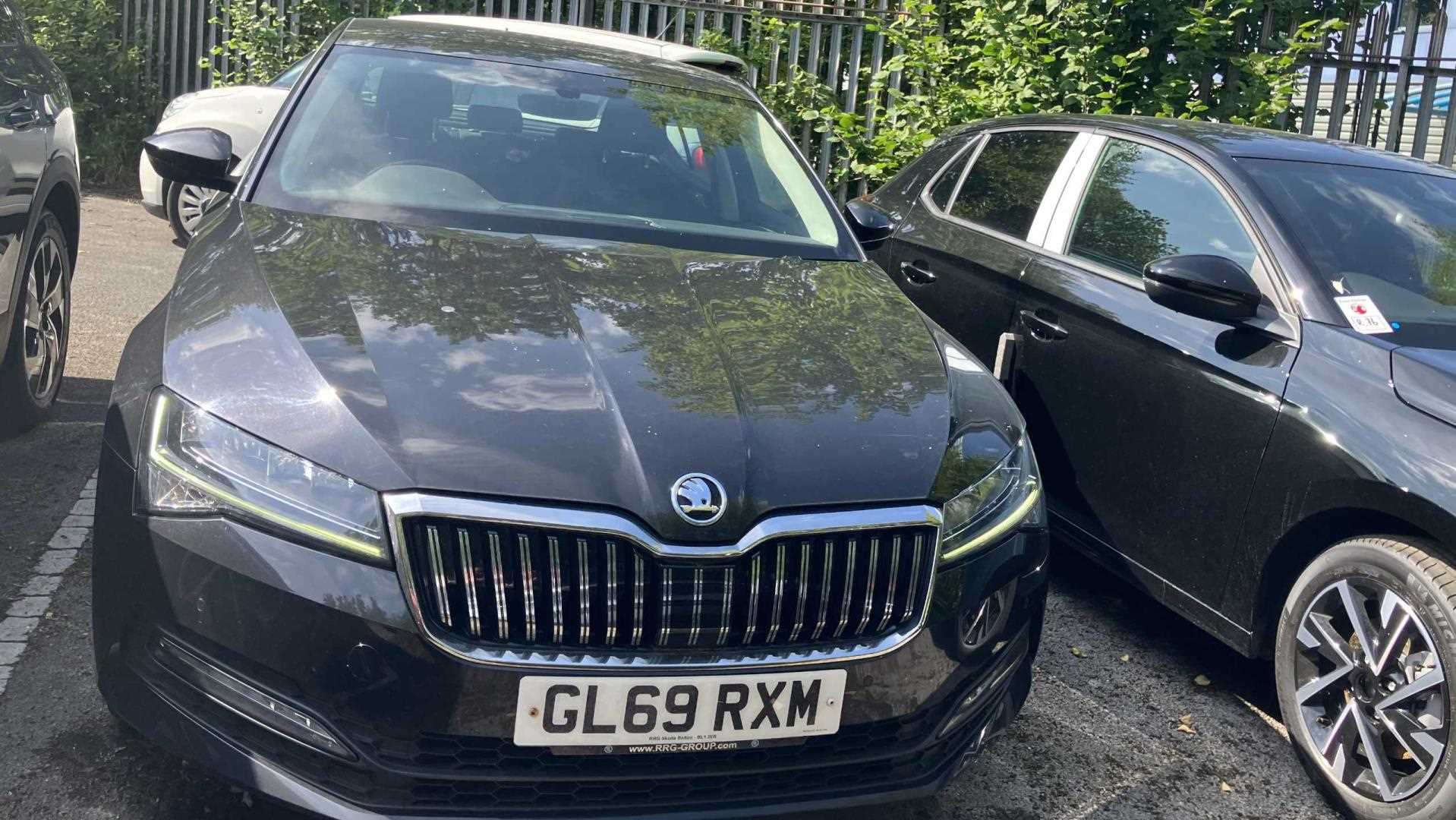 Main listing image - Skoda Superb