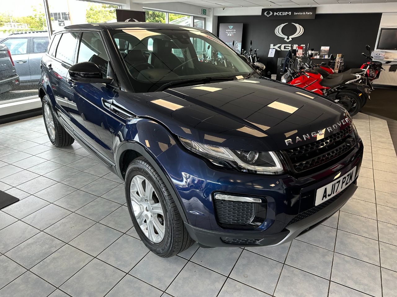 Main listing image - Land Rover Range Rover Evoque