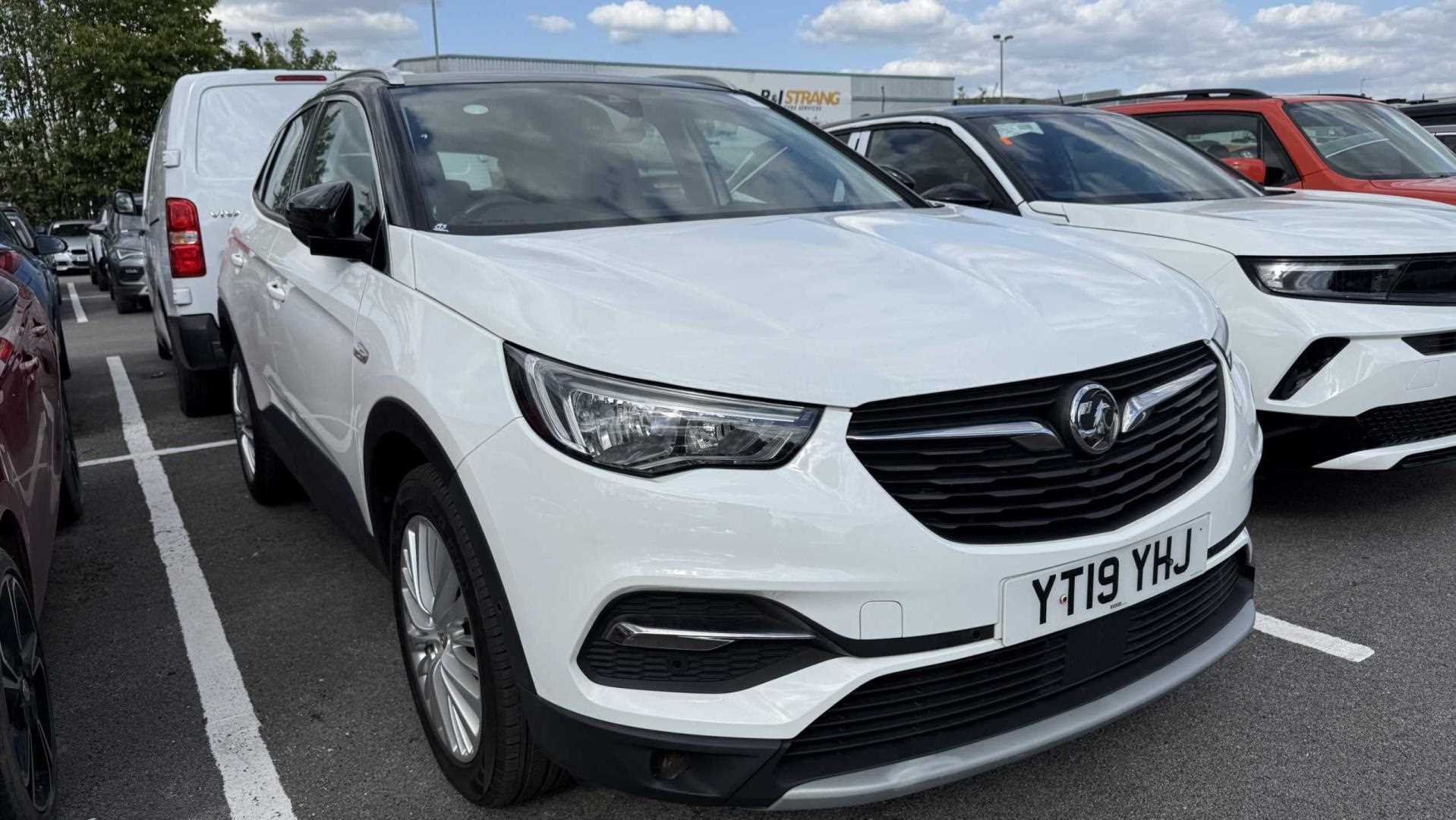 Main listing image - Vauxhall Grandland X