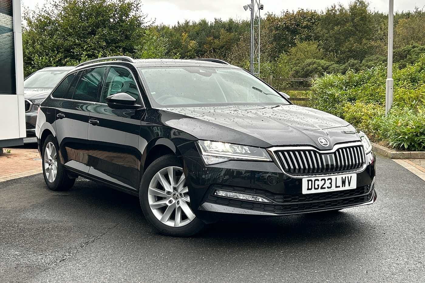 Main listing image - Skoda Superb Estate