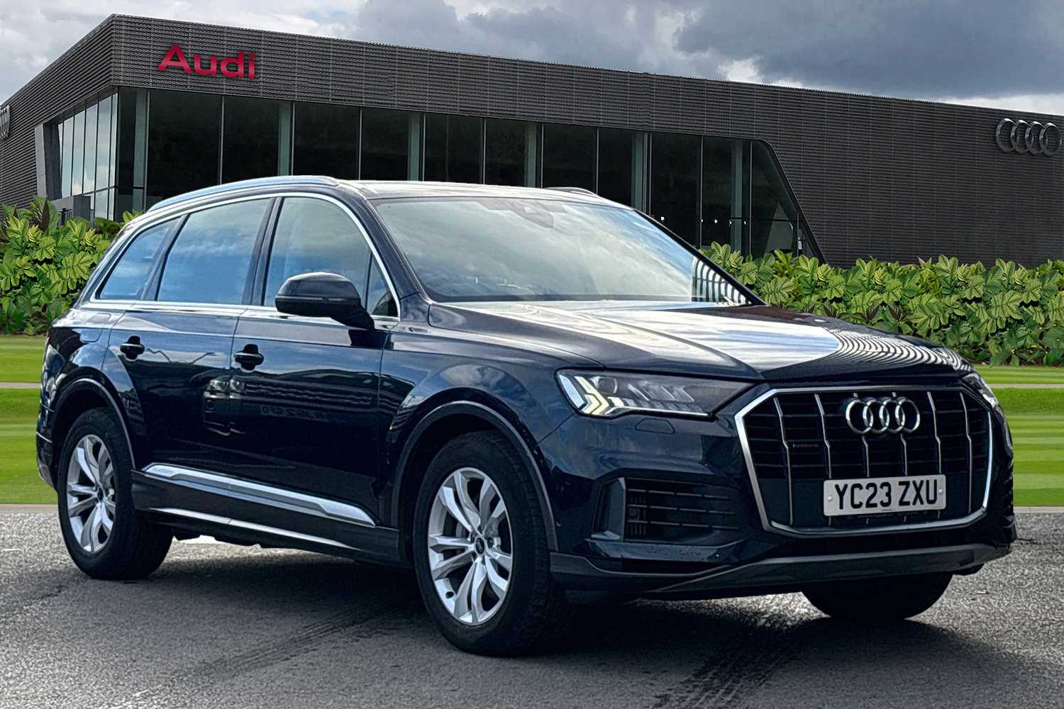 Main listing image - Audi Q7