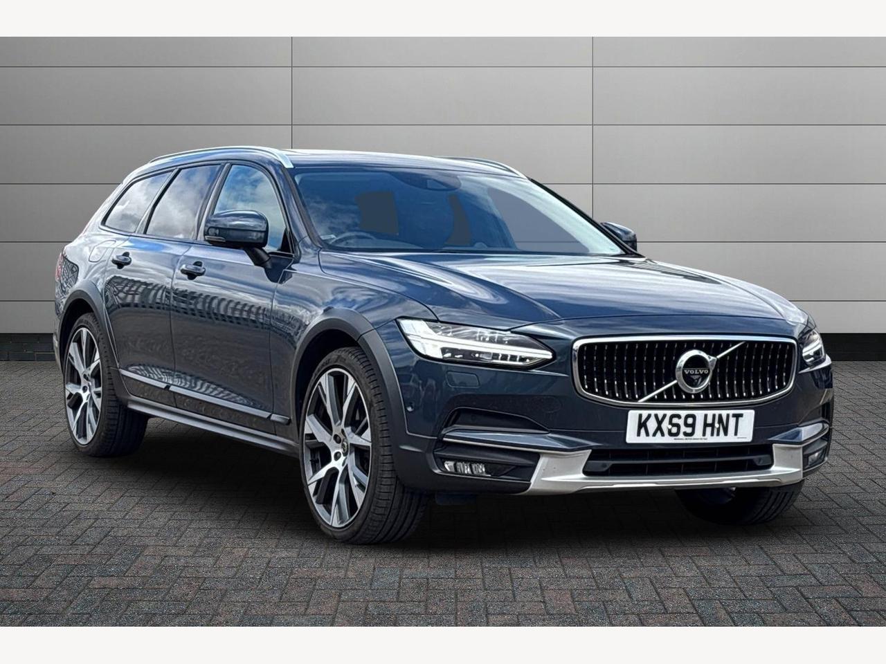 Main listing image - Volvo V90 Cross Country