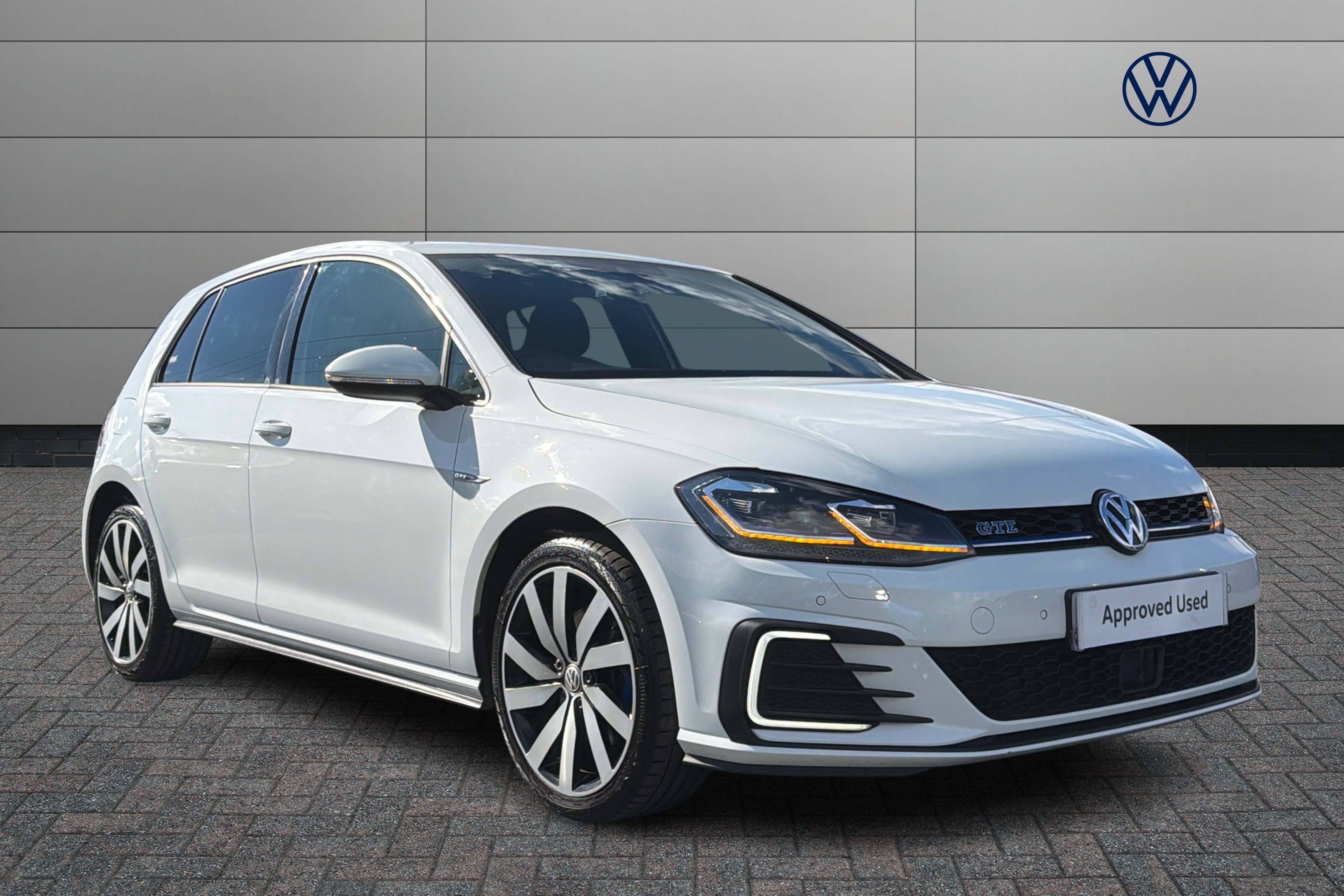 Main listing image - Volkswagen Golf GTE