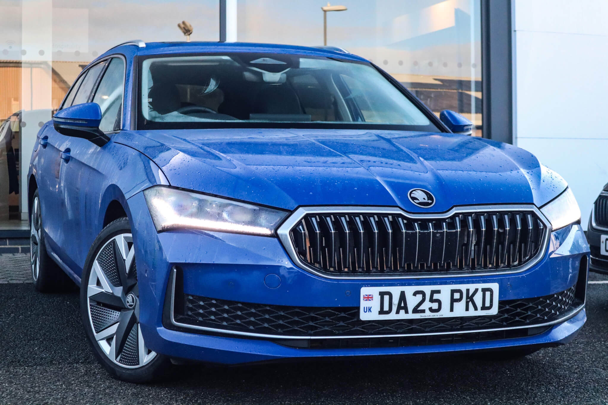 Main listing image - Skoda Superb Estate