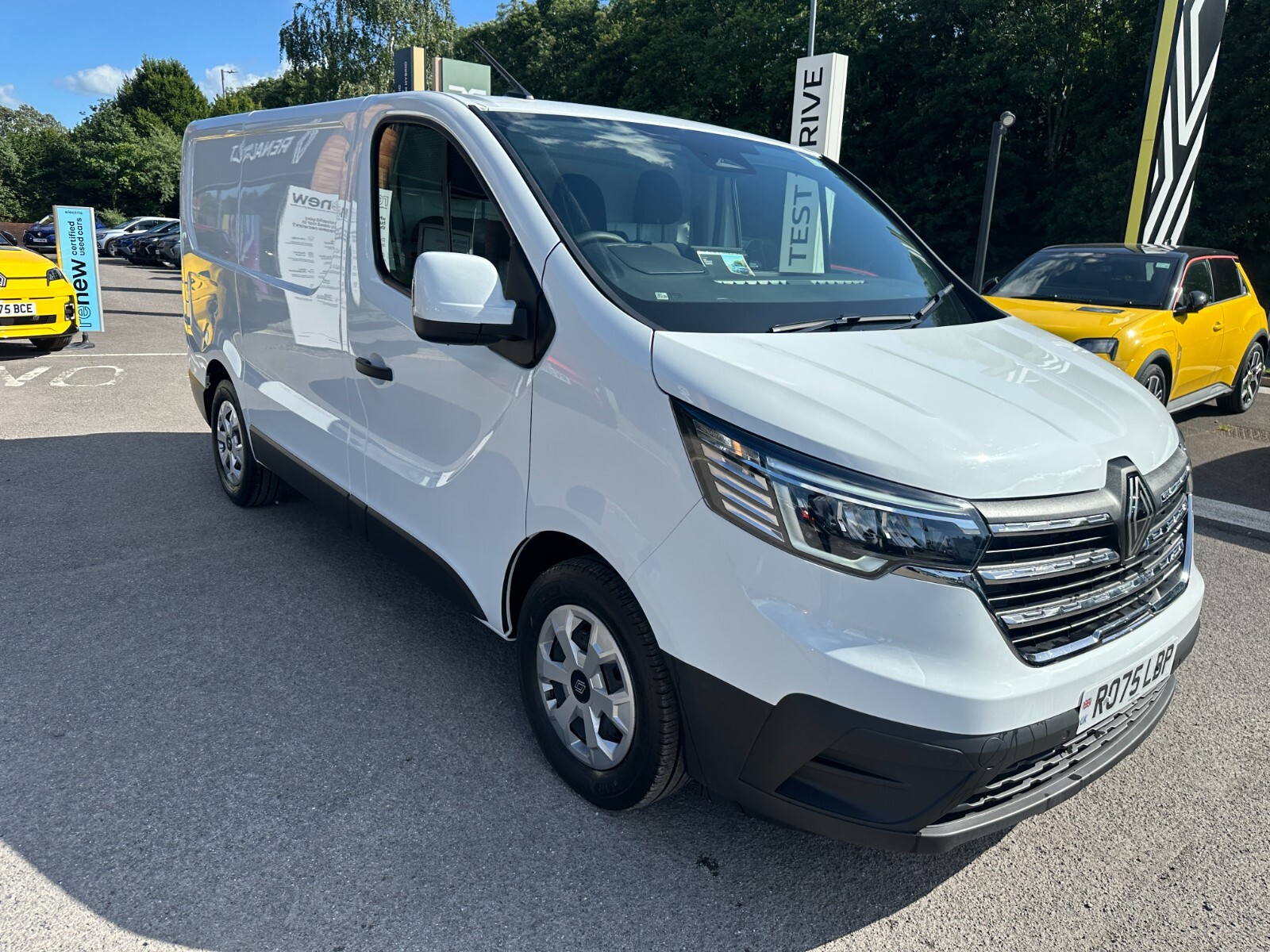 Main listing image - Renault Trafic
