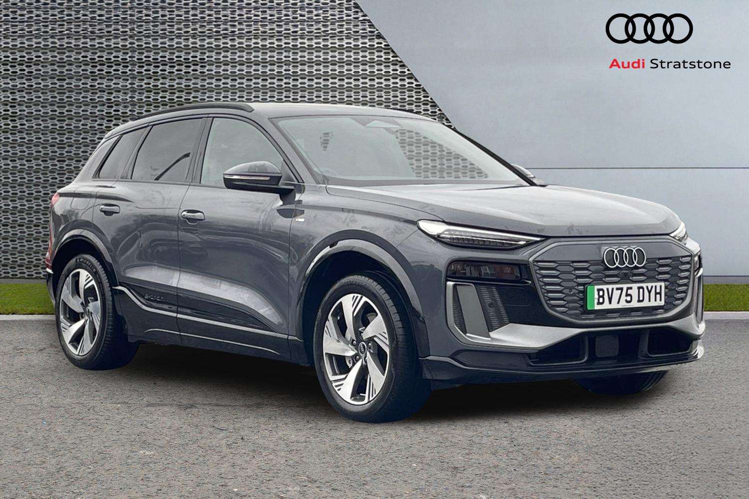 Main listing image - Audi Q6 e-tron
