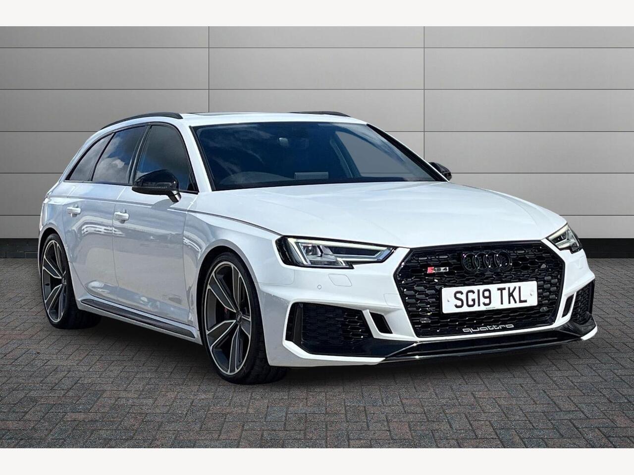 Main listing image - Audi RS4