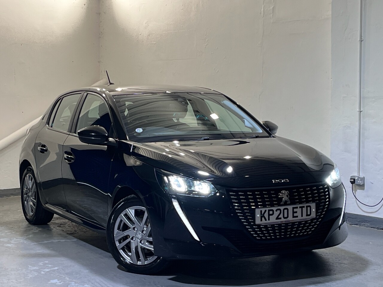 Main listing image - Peugeot 208