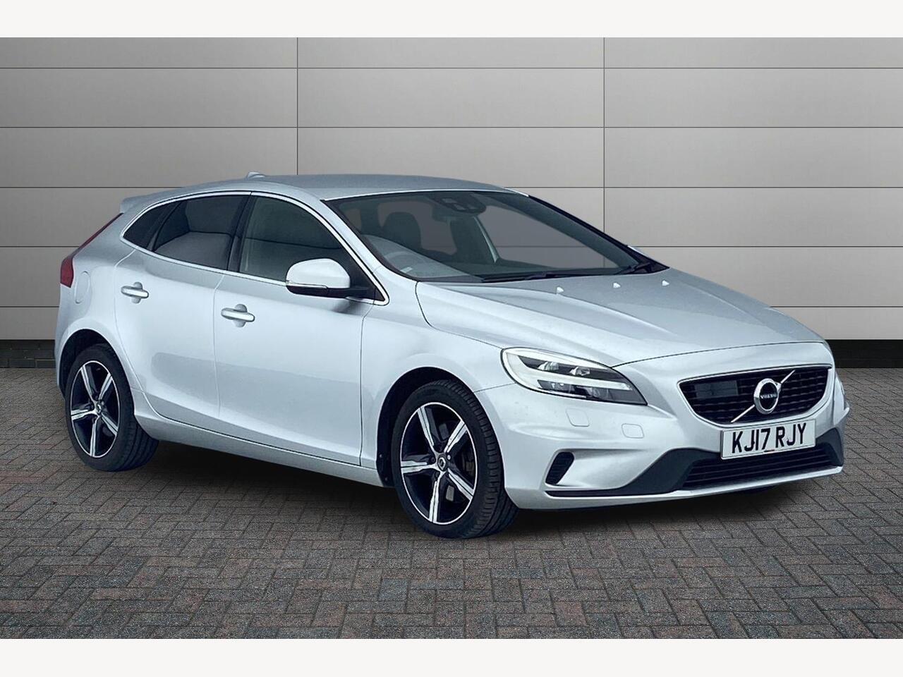 Main listing image - Volvo V40