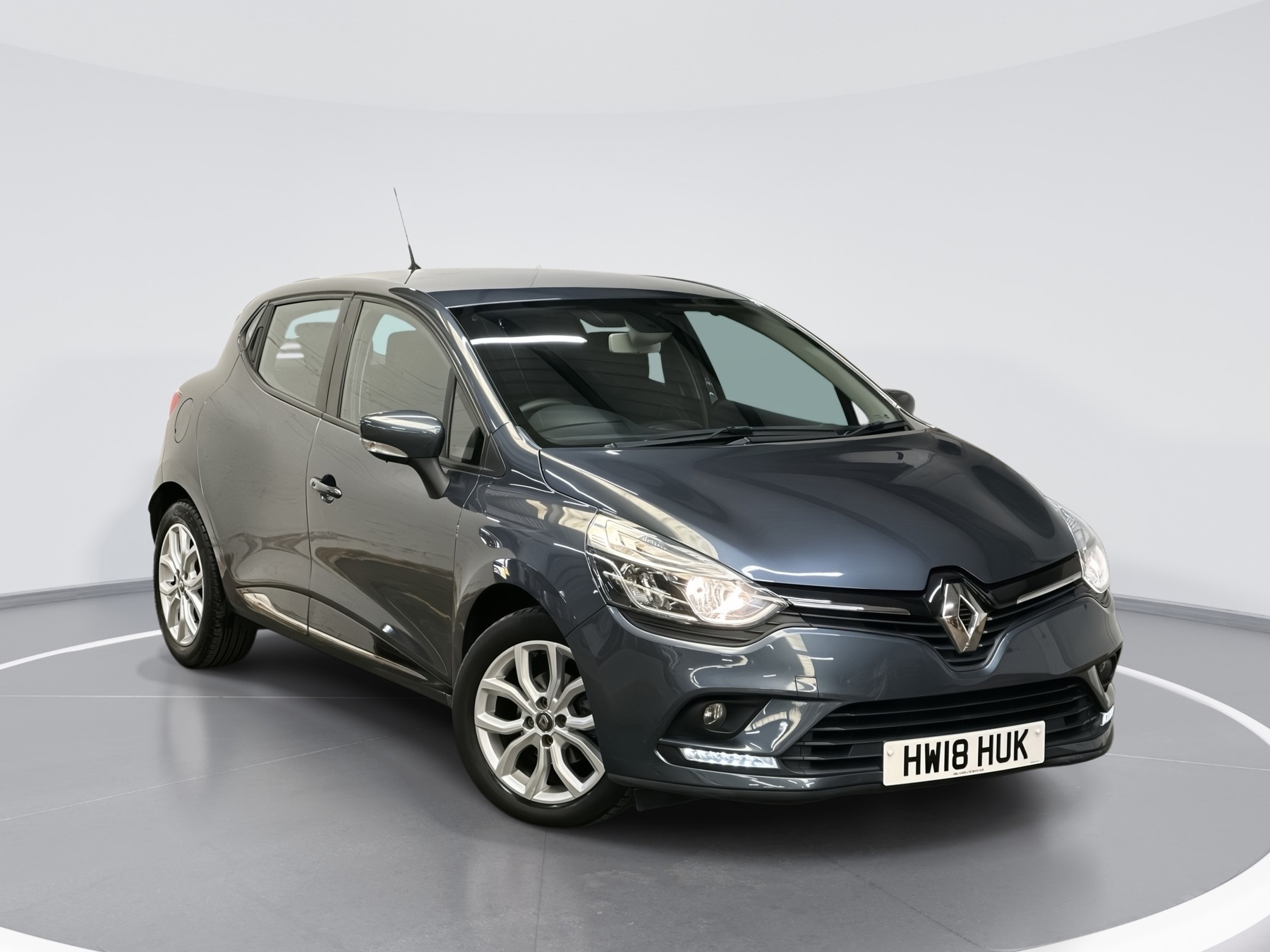 Main listing image - Renault Clio