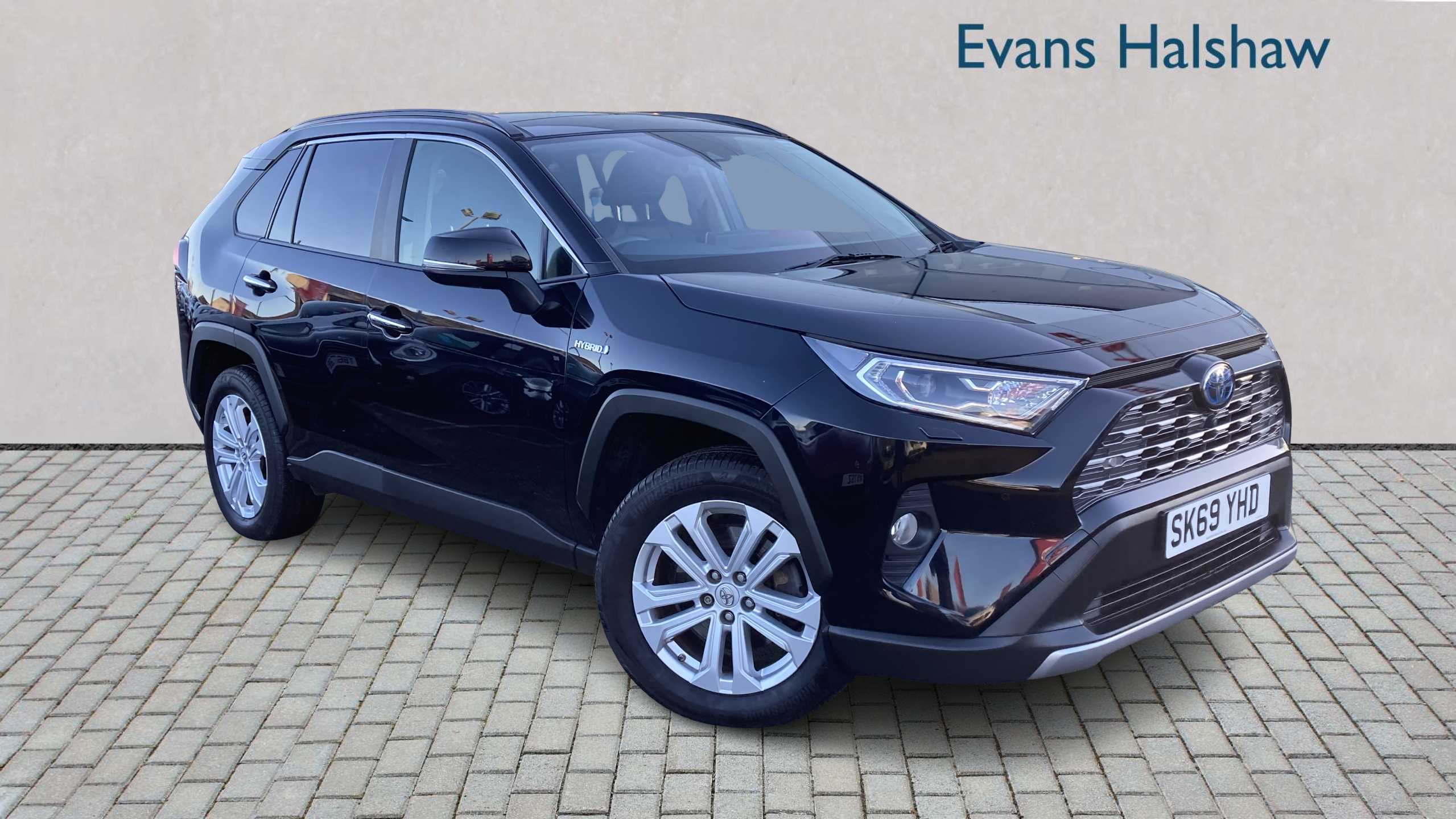Main listing image - Toyota RAV4