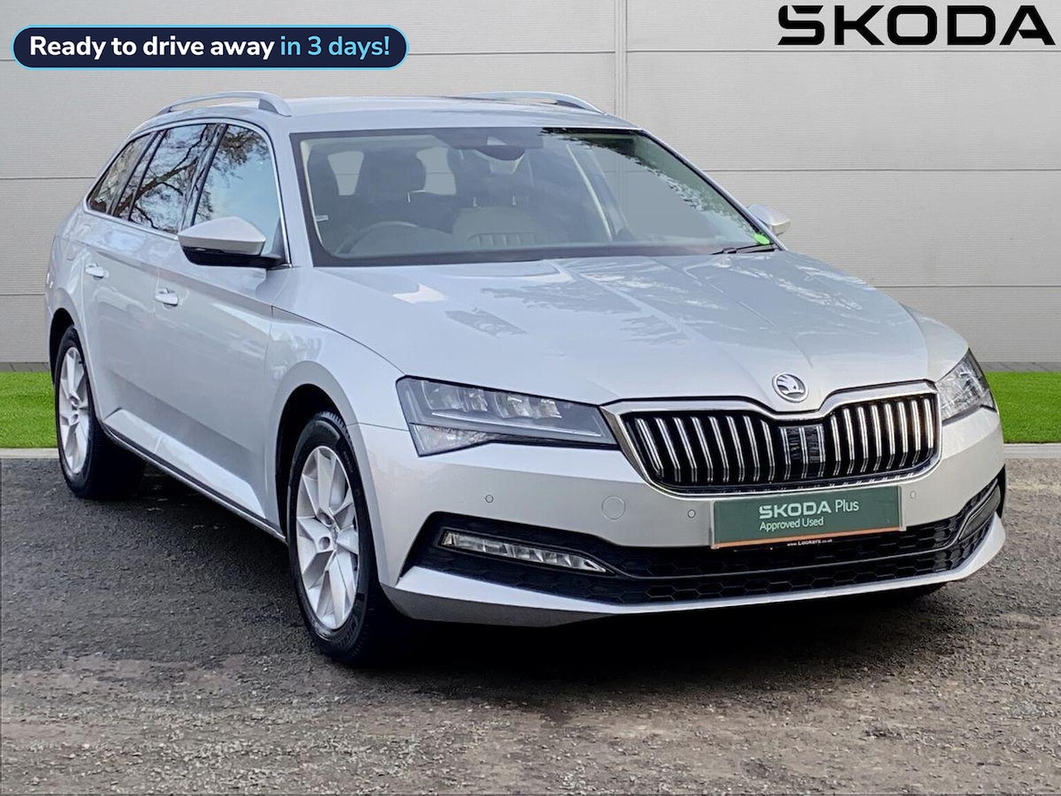 Main listing image - Skoda Superb Estate