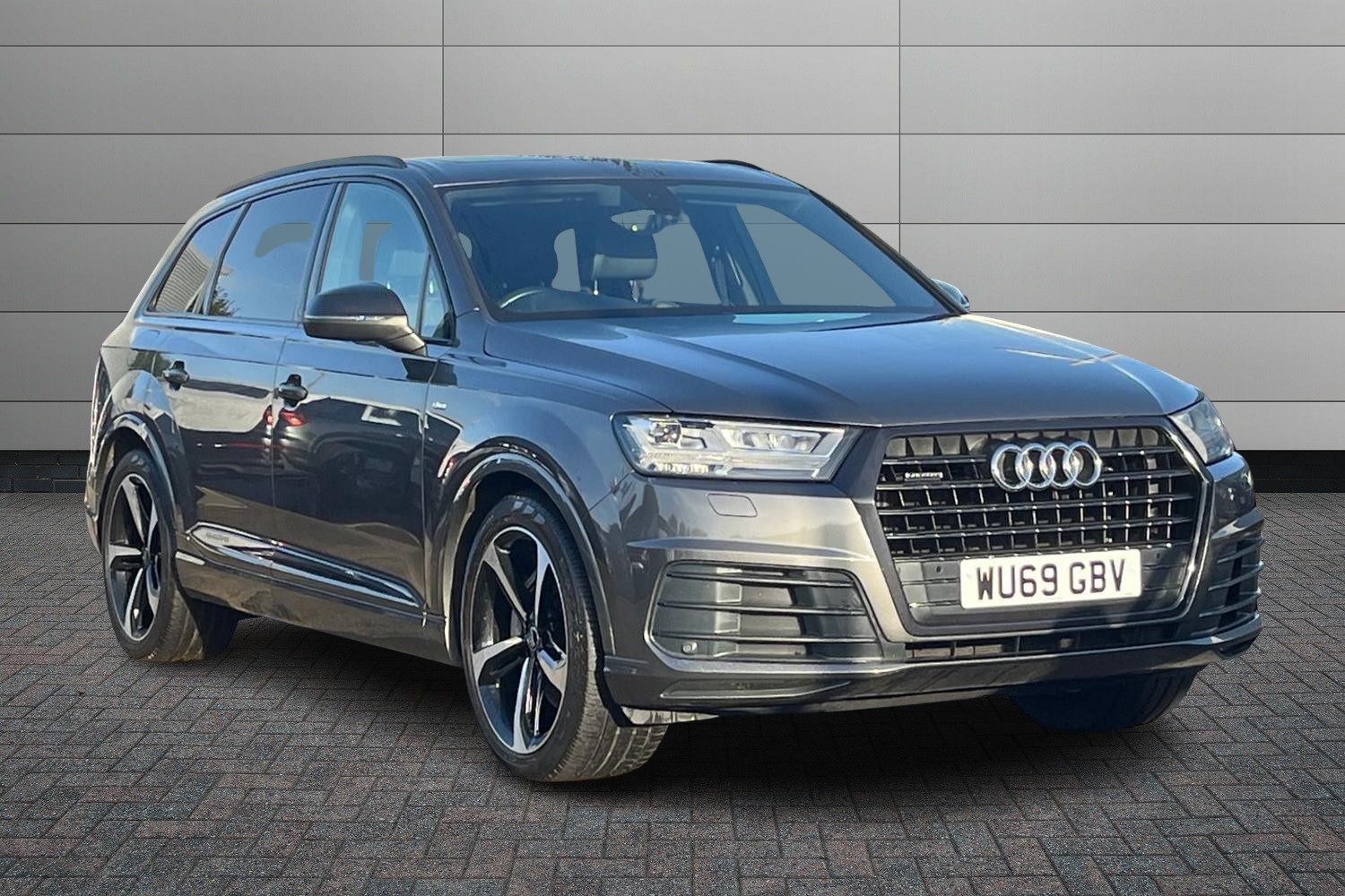 Main listing image - Audi Q7