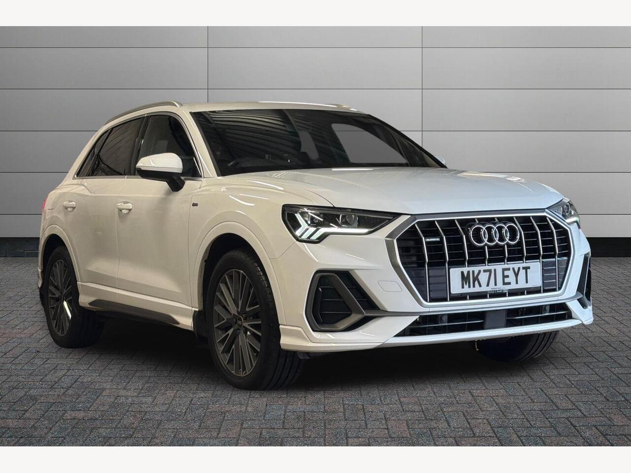 Main listing image - Audi Q3