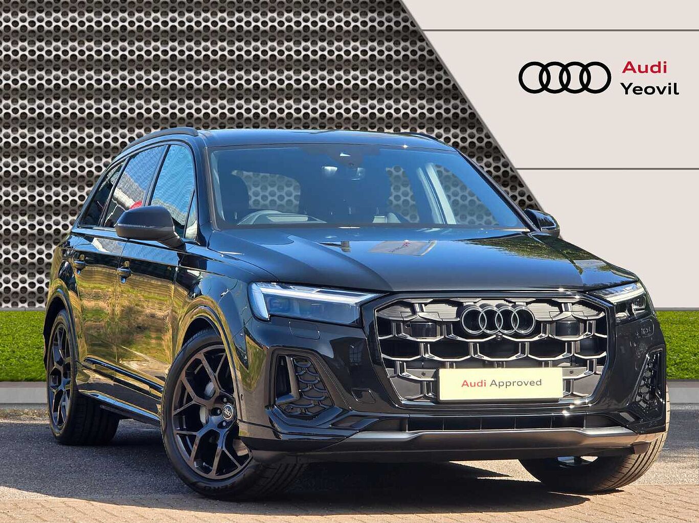 Main listing image - Audi Q7