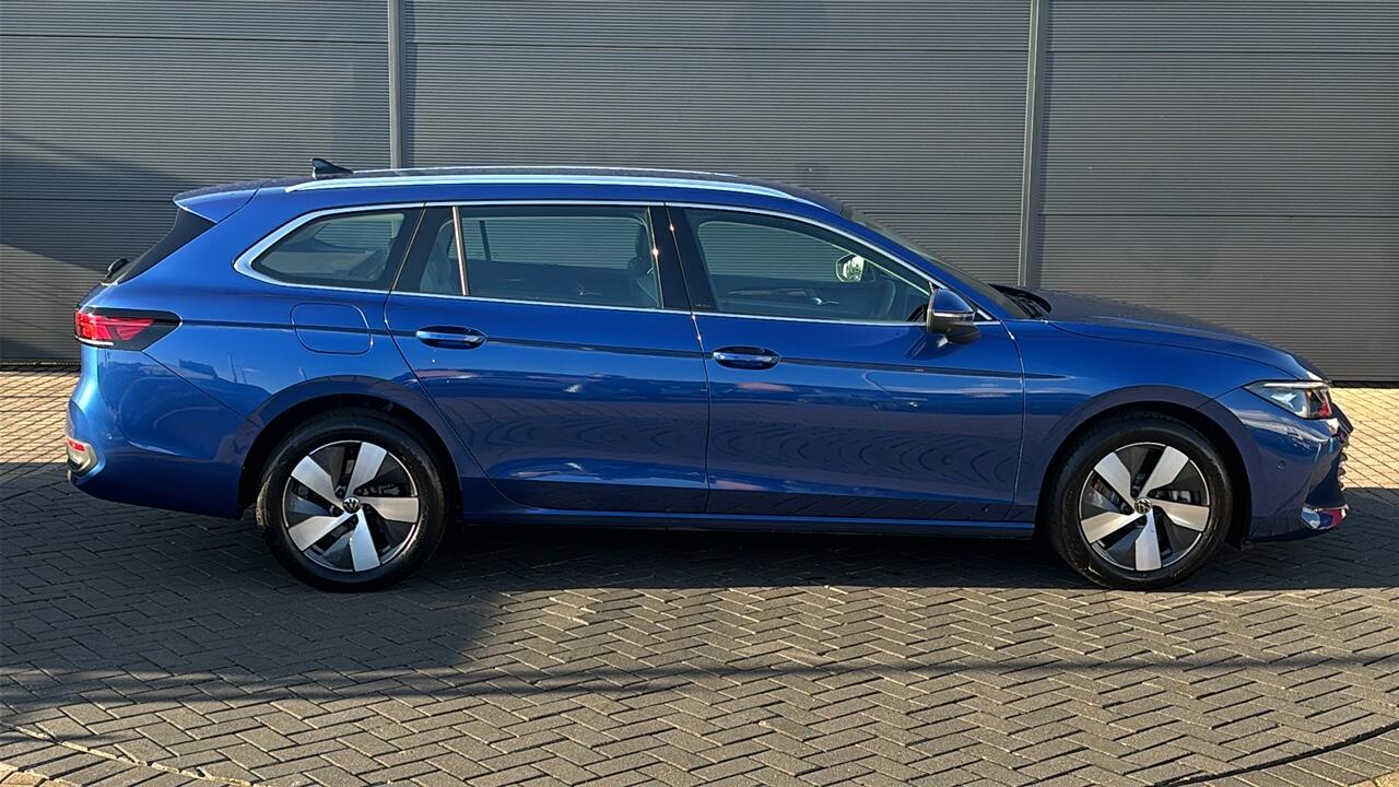 Main listing image - Volkswagen Passat