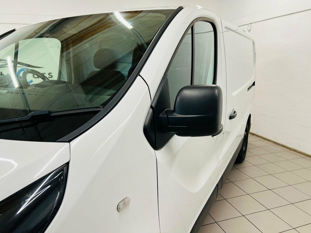 Main listing image - Vauxhall Vivaro