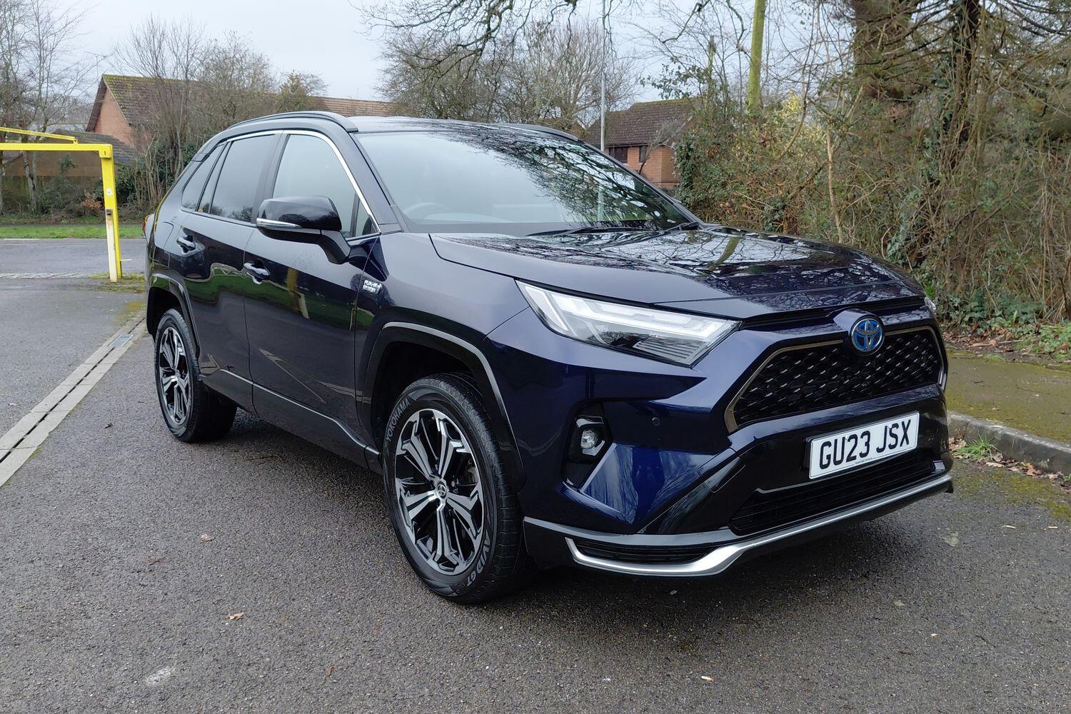 Main listing image - Toyota RAV4