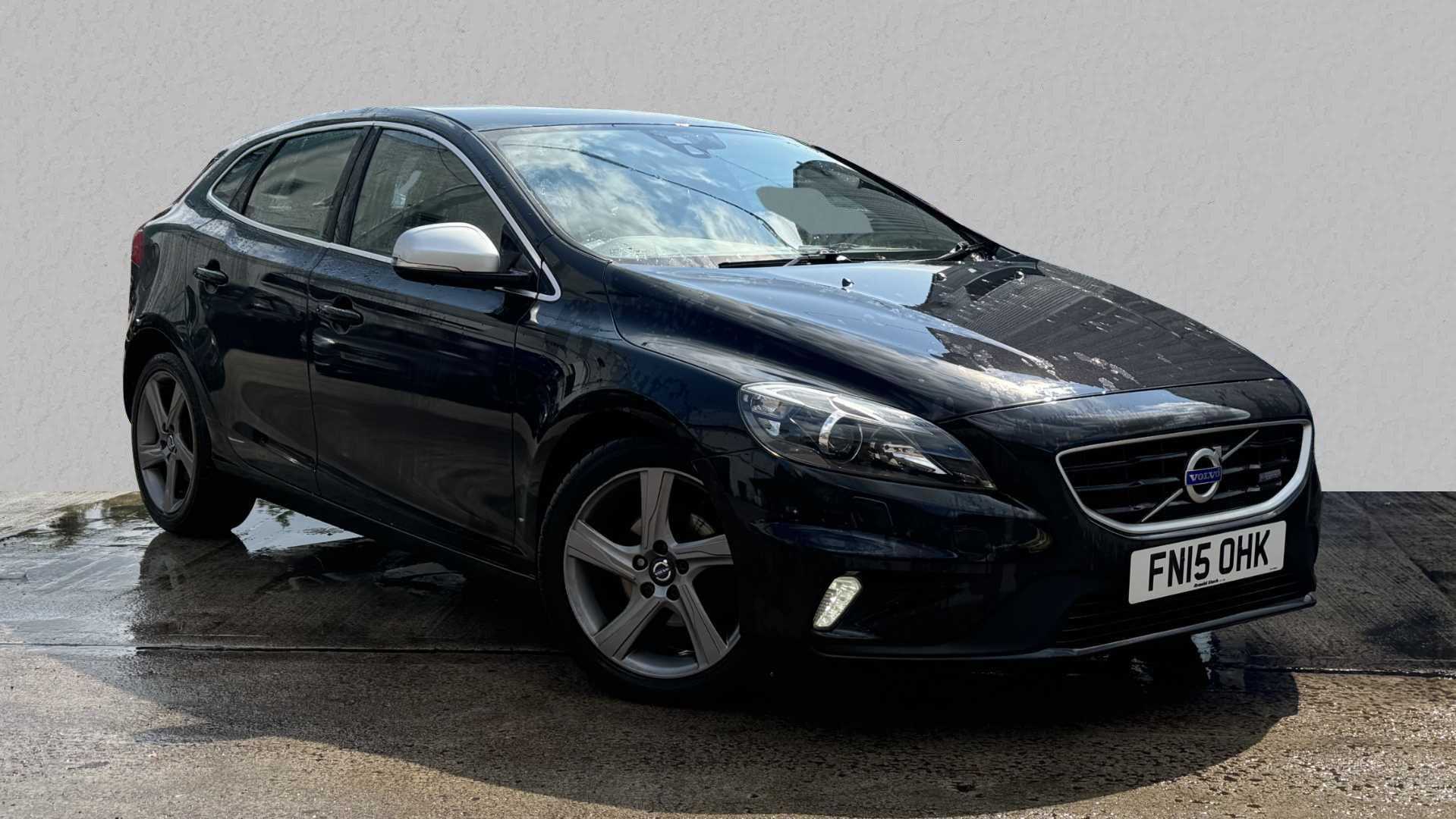 Main listing image - Volvo V40