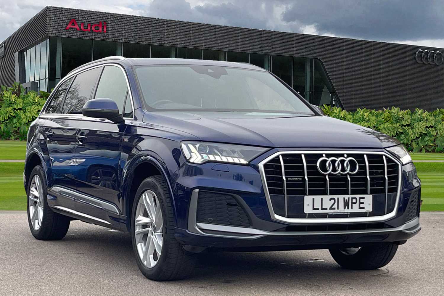 Main listing image - Audi Q7