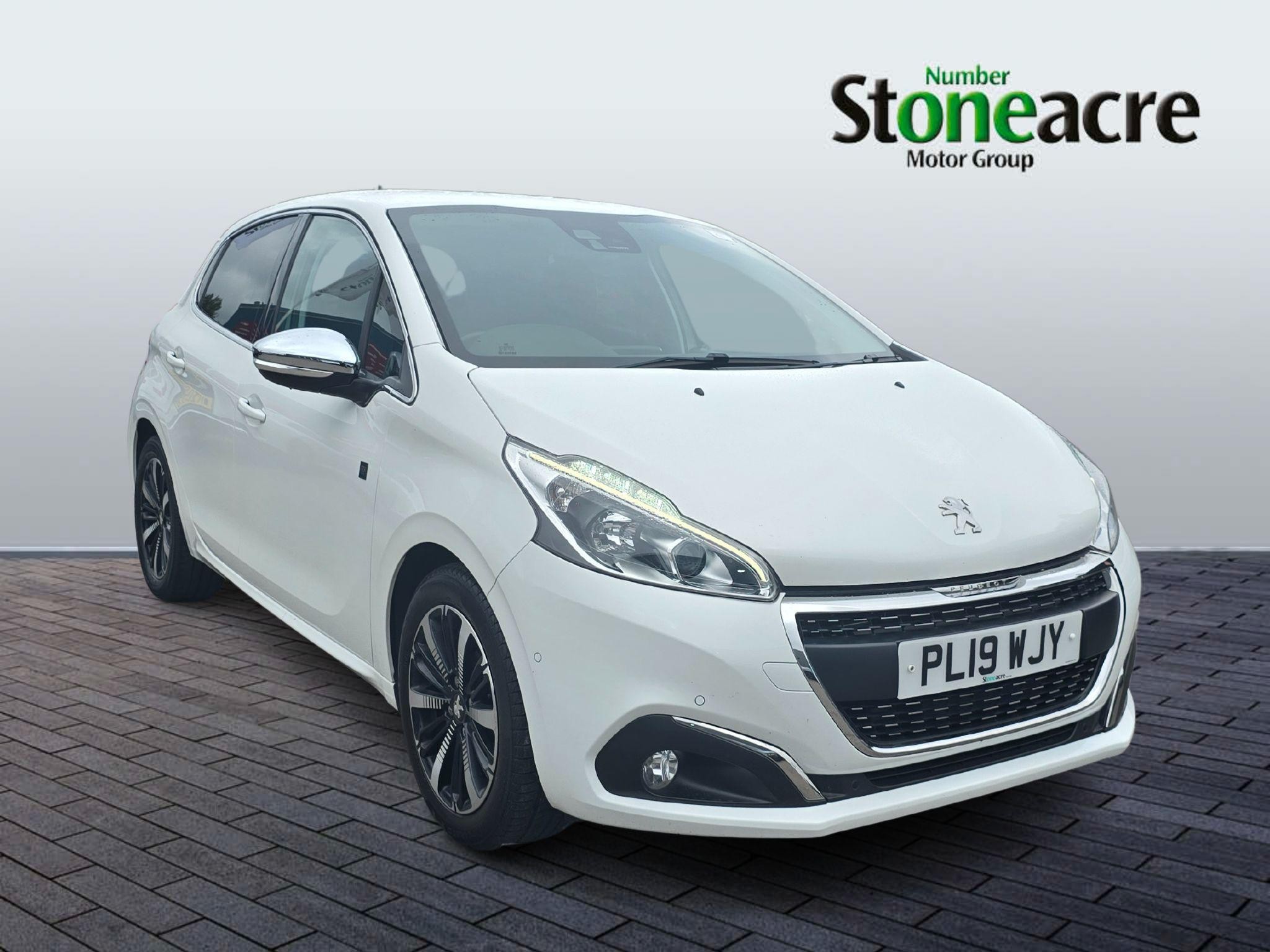 Main listing image - Peugeot 208