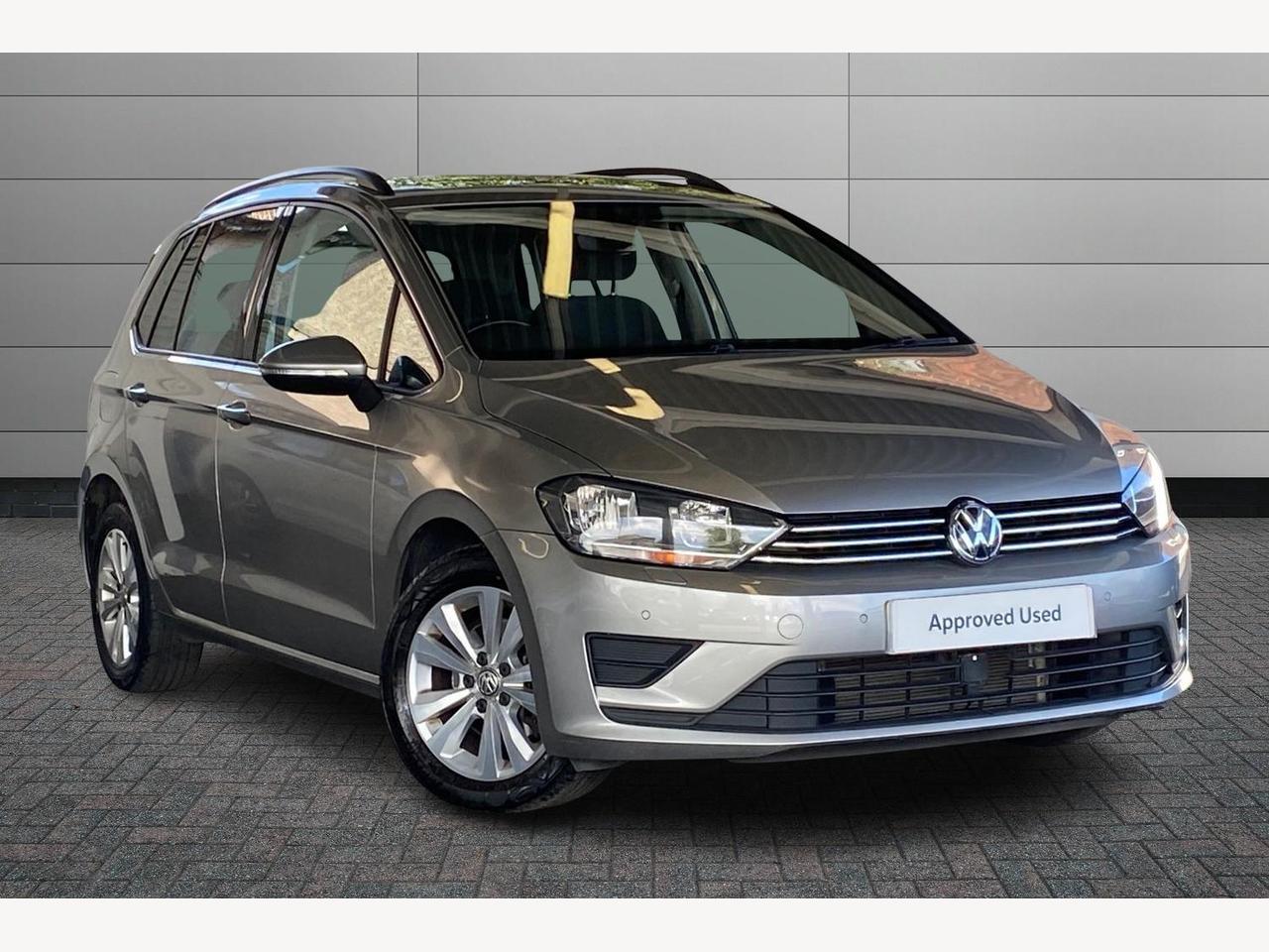 Main listing image - Volkswagen Golf SV