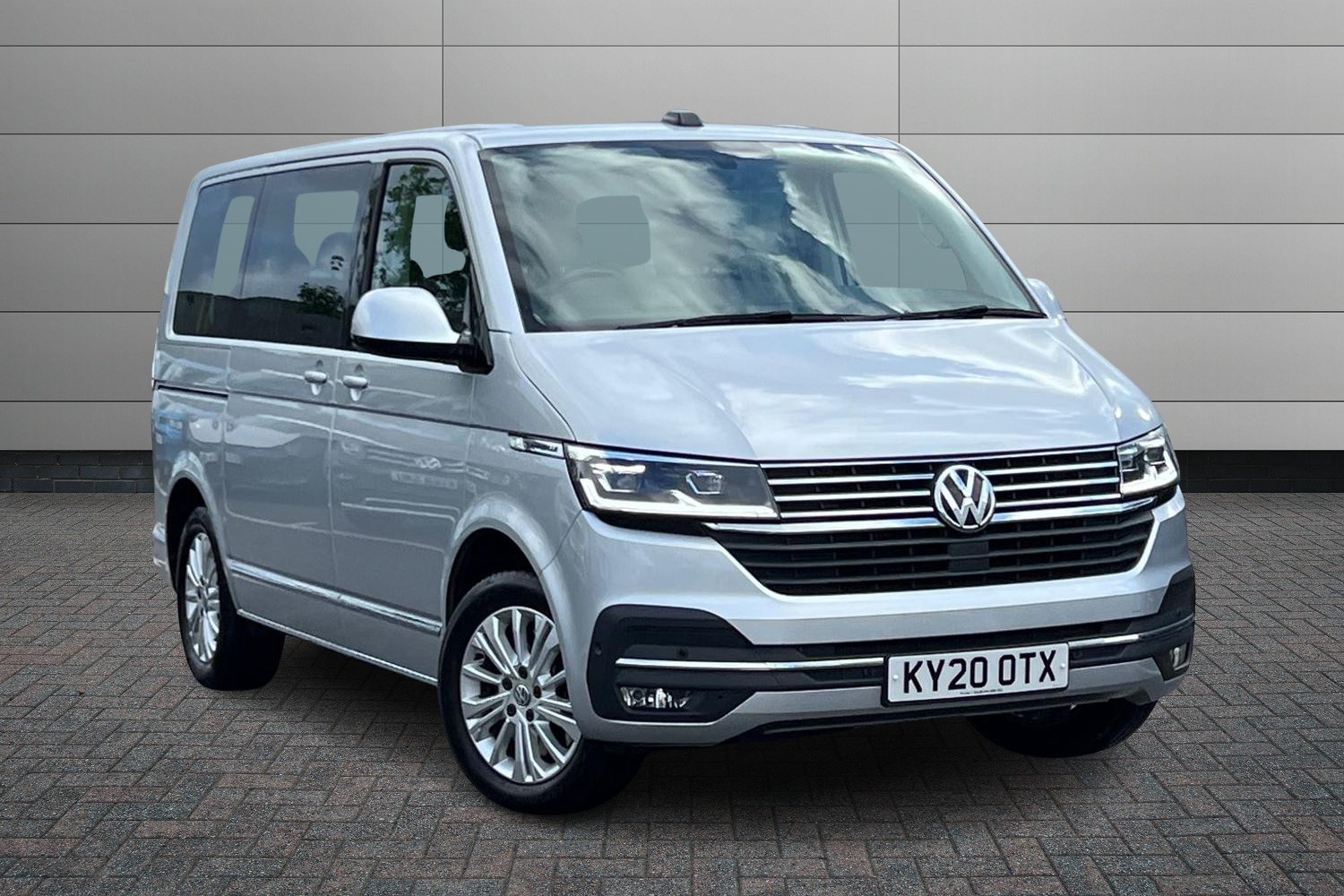 Main listing image - Volkswagen Caravelle