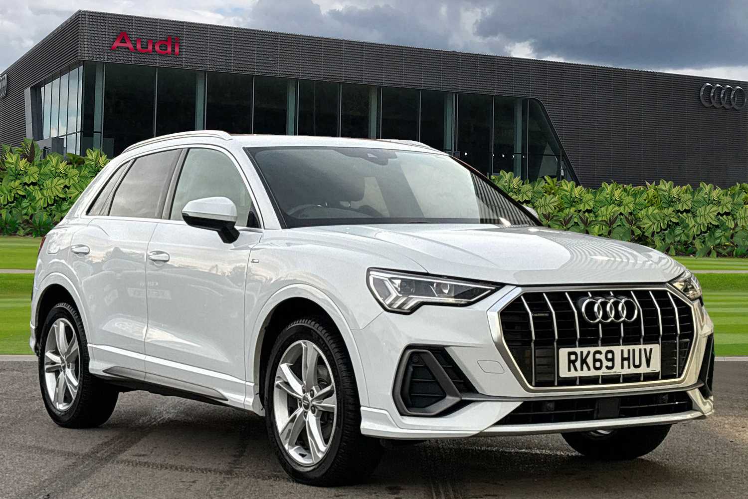 Main listing image - Audi Q3