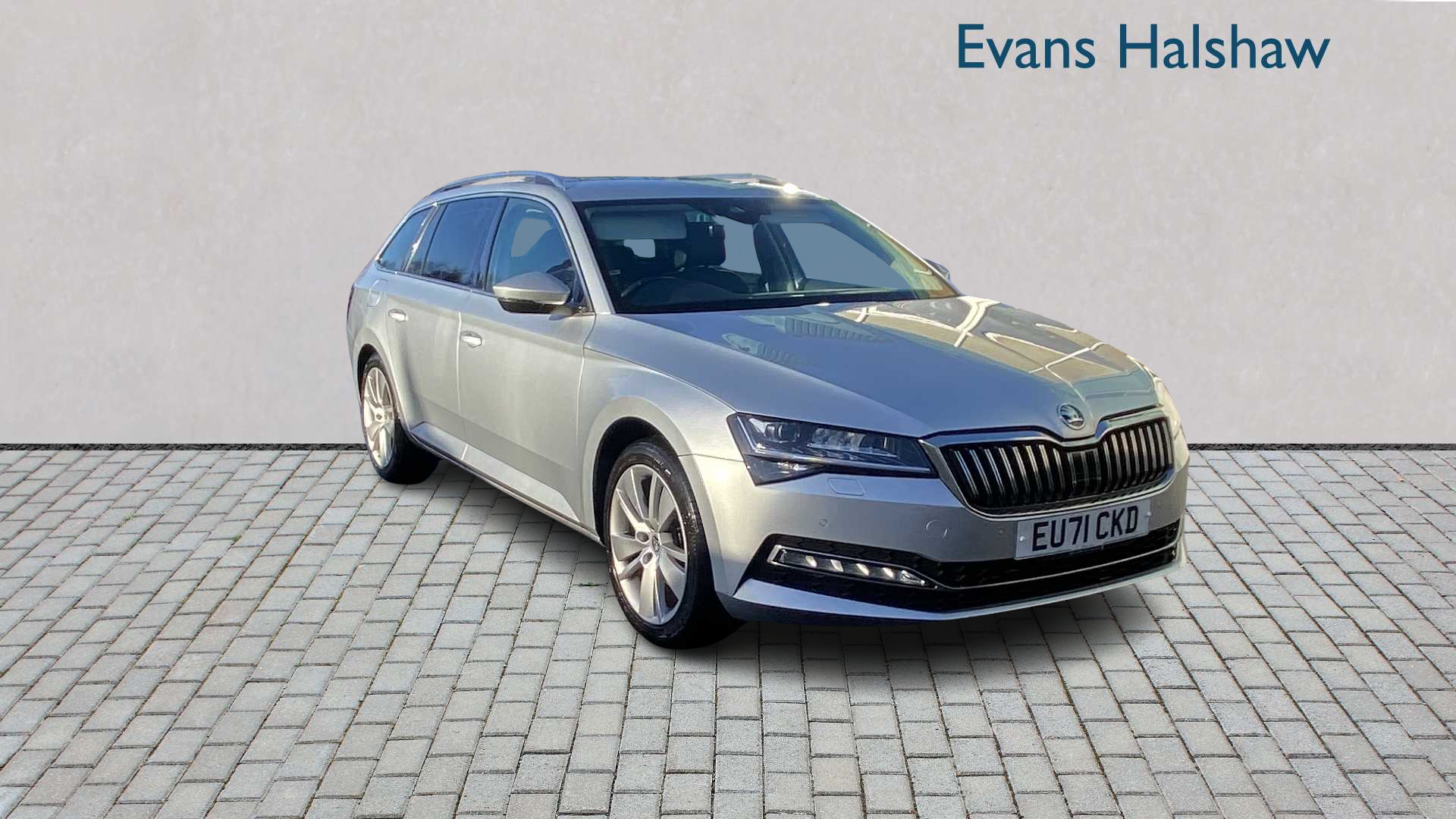 Main listing image - Skoda Superb Estate