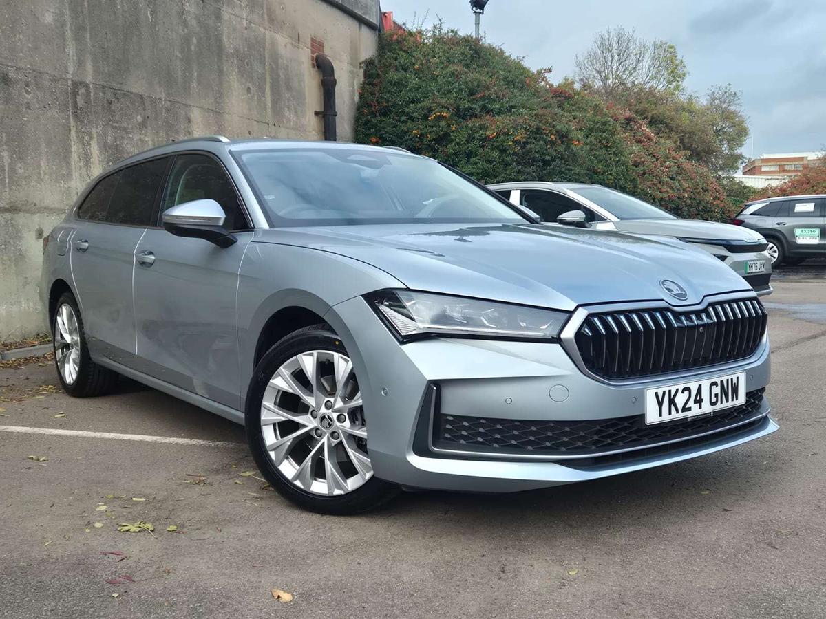 Main listing image - Skoda Superb