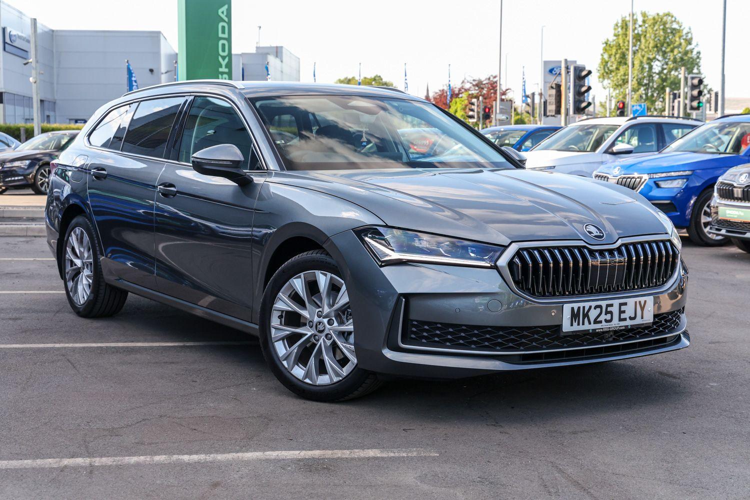 Main listing image - Skoda Superb Estate